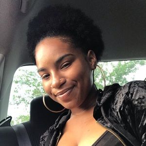 Meet your Posher, Adeshola